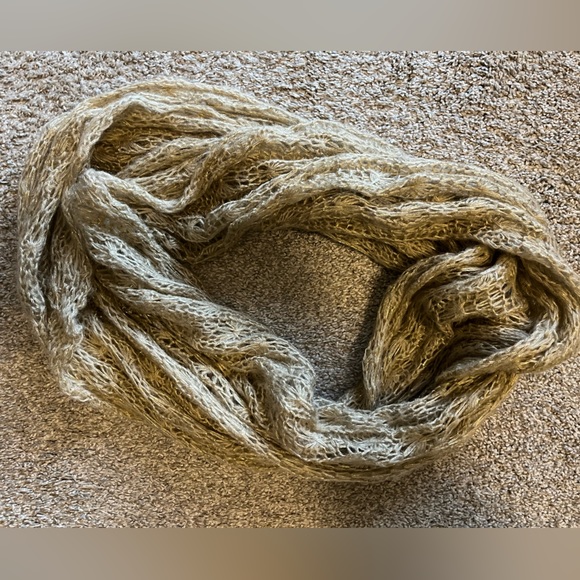 Accessories - Ladies Infinity Tan with Gold Flex Scarf